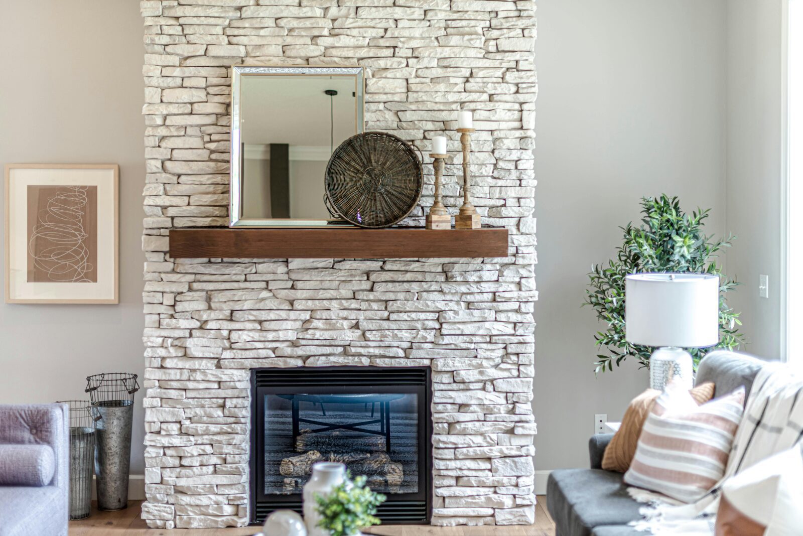 https://www.pexels.com/photo/chimney-in-living-room-5151955/